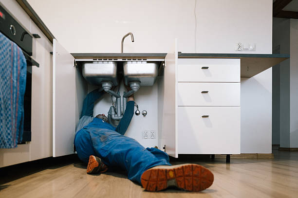 Professional Leak Detection technician working in Springfield, IL